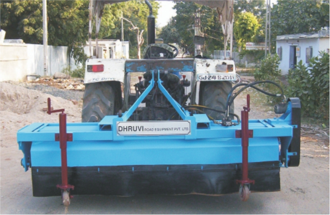 MECHANICAL HYDRAULIC ROAD BROOMER