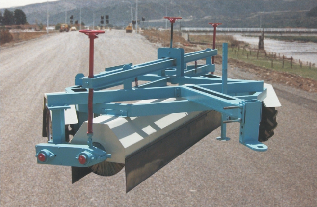 MECHANICAL HYDRAULIC ROAD BROOMER